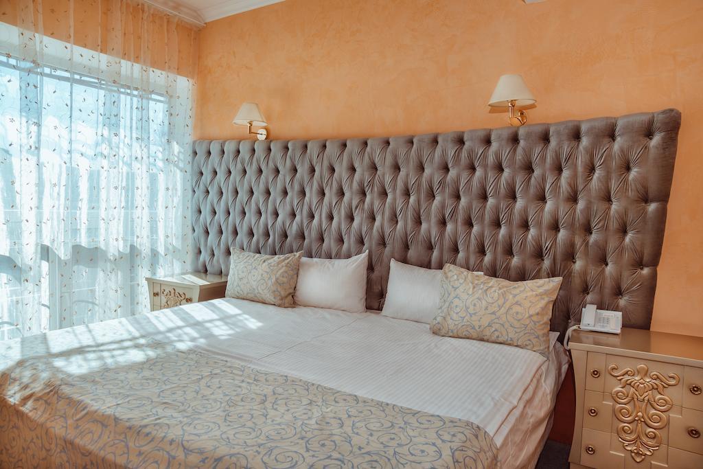 Premier Hotel Shafran Sumy Quarto foto
